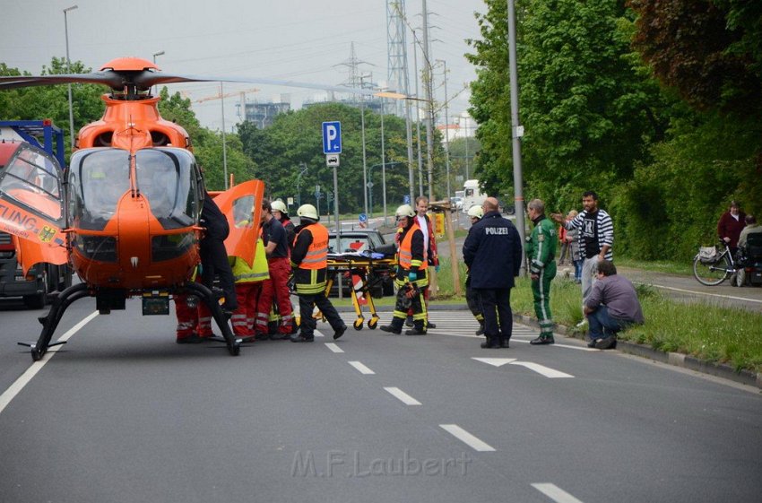 Einsatz Christoph 3 Quadunfall Leverkusen Olof Palmestr 09.jpg